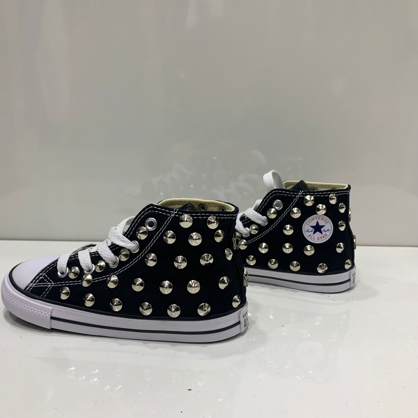 Converse All Star Nere alte in tela personalizzate con borchie argento Stelle