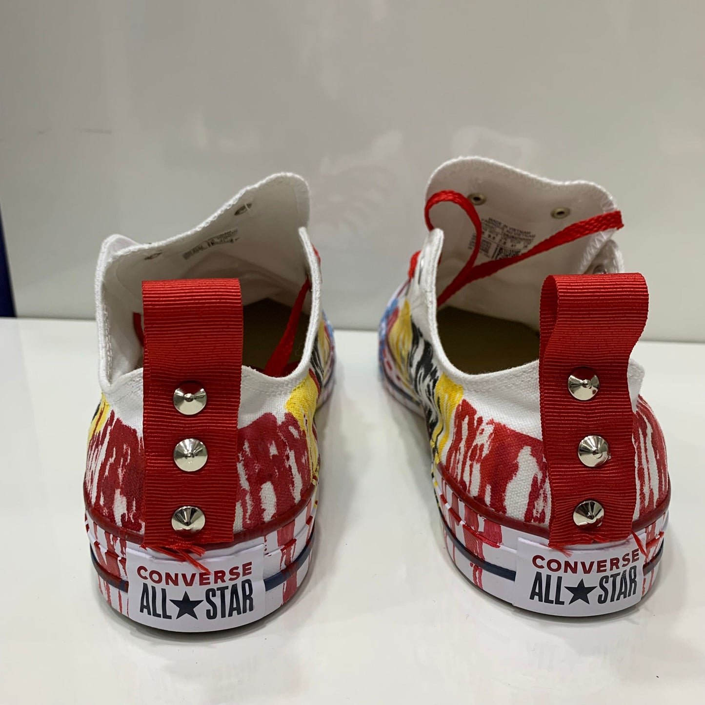 Converse All Star Bianche basse personalizzate con pittura multicolore
