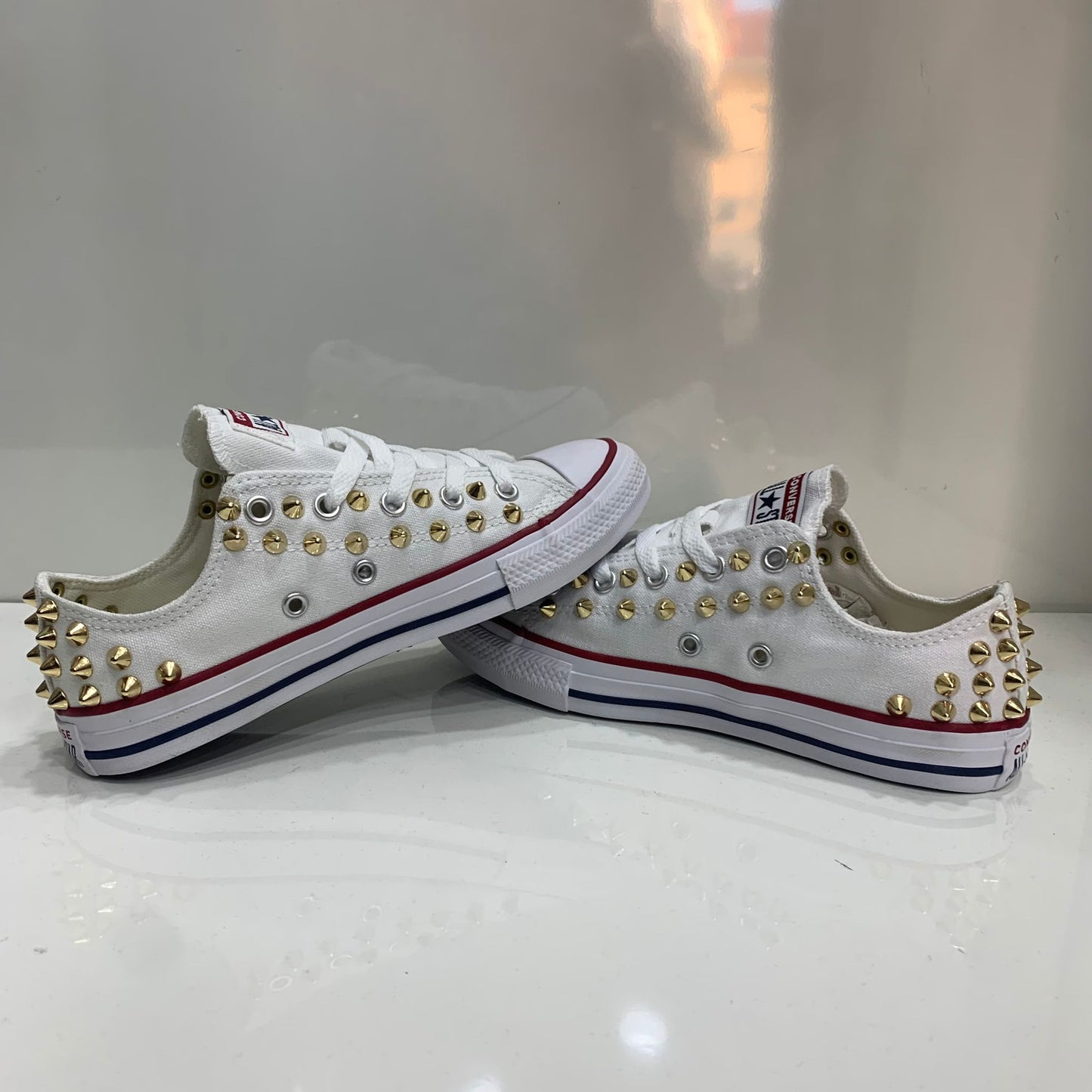 Converse All Star Bianche basse Bianche personalizzate con Borchie Oro a punta