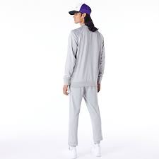 Tute New Era complete NBA SCRIPT TRACK TOP