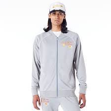 Tute New Era complete NBA SCRIPT TRACK TOP