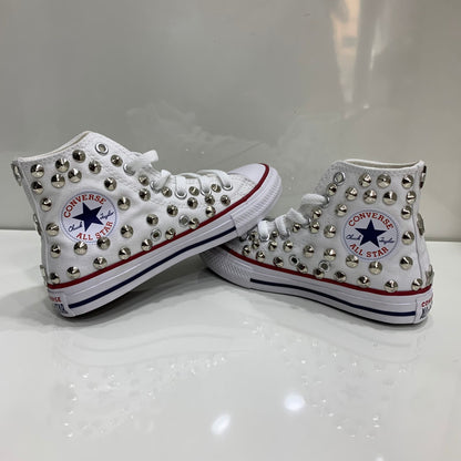 Converse All Star Bianche alte  in tela personalizzate con borchie argento Stelle