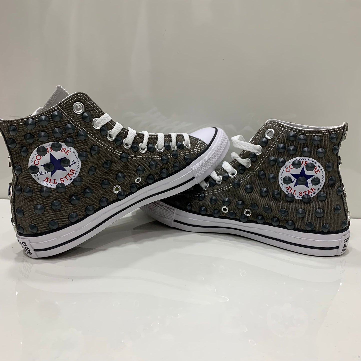 Converse Grigio Scuro Charcol Alte all star con Borchie Grigie in Ceramica Stelle