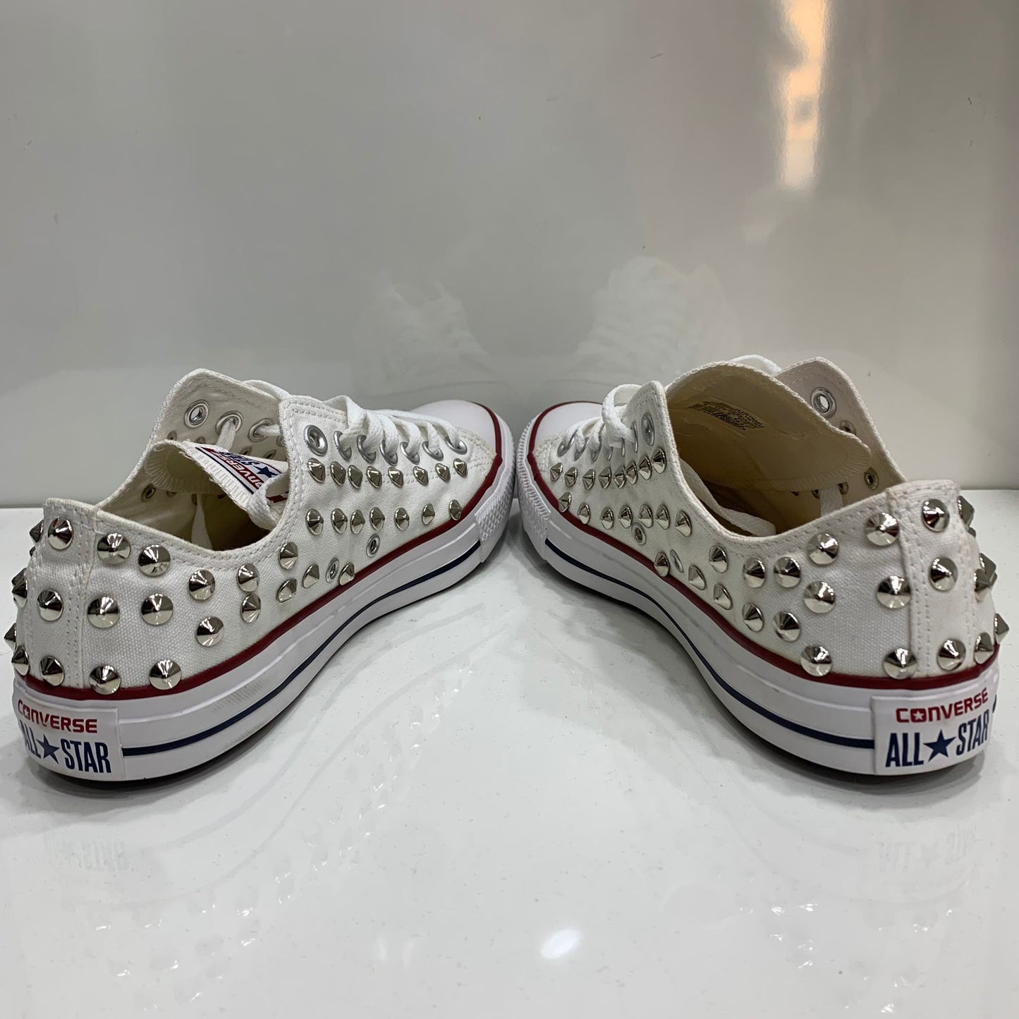 Converse All Star Bianche basse Bianche personalizzate con Borchie Argento